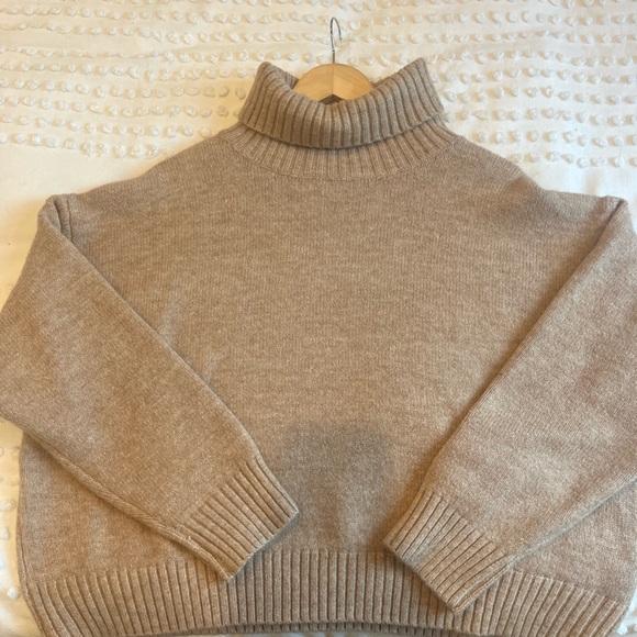 Cotton On Tan sweater - Picture 2 of 4